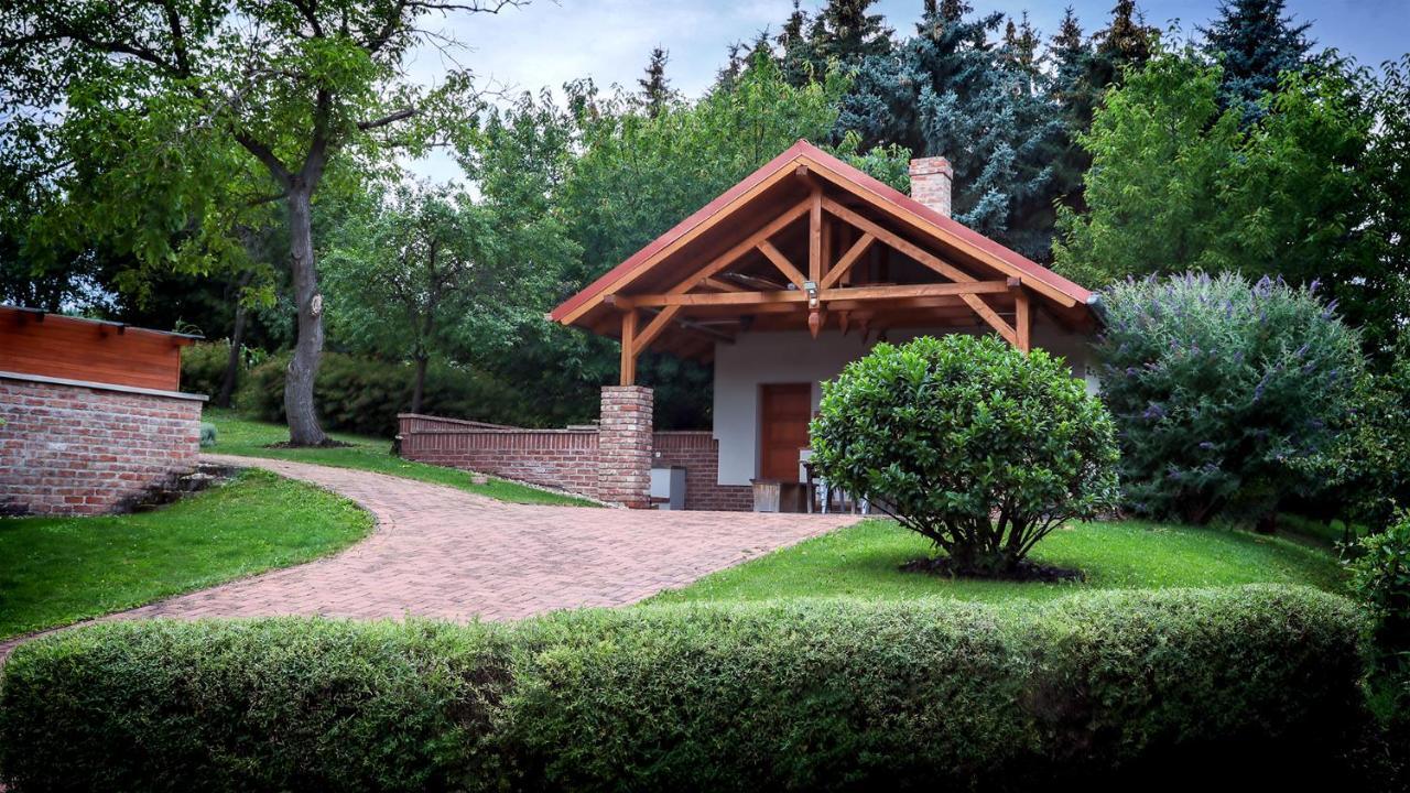 Ozkut Apartmanhaz Olmod Exterior photo