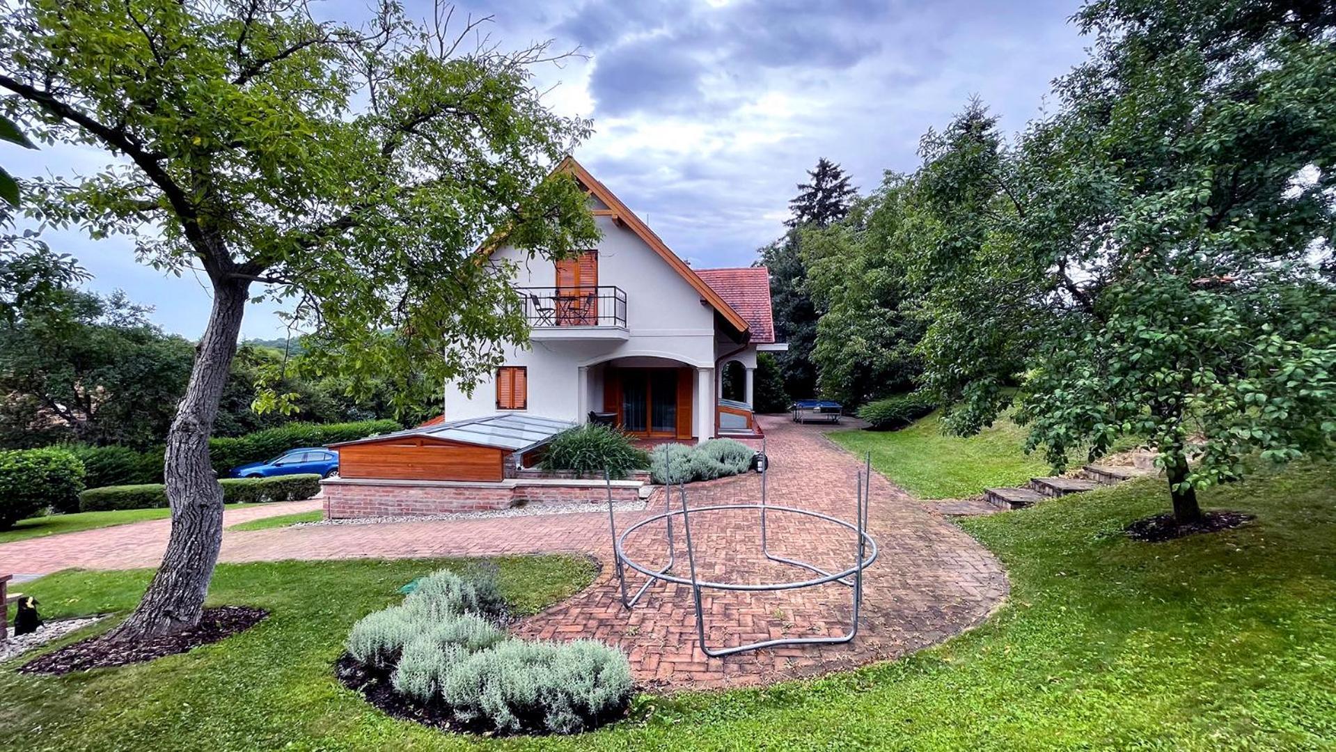 Ozkut Apartmanhaz Olmod Exterior photo